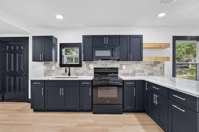 1506 Clay Street, Brenham, TX 77833