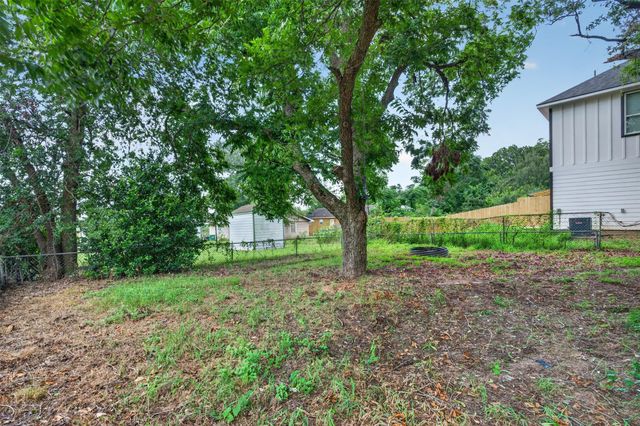 1506 Clay Street, Brenham, TX 77833