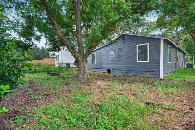 1506 Clay Street, Brenham, TX 77833