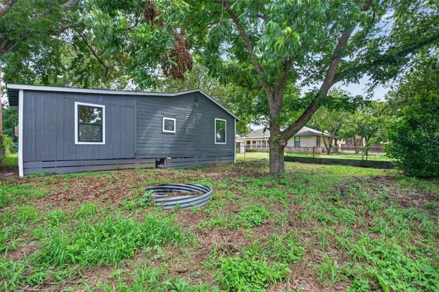 1506 Clay Street, Brenham, TX 77833
