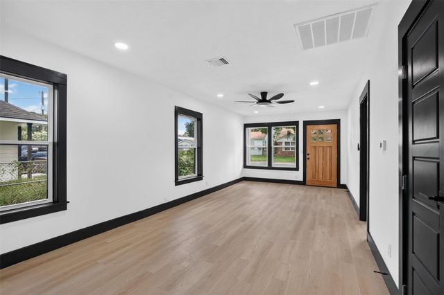 1506 Clay Street, Brenham, TX 77833