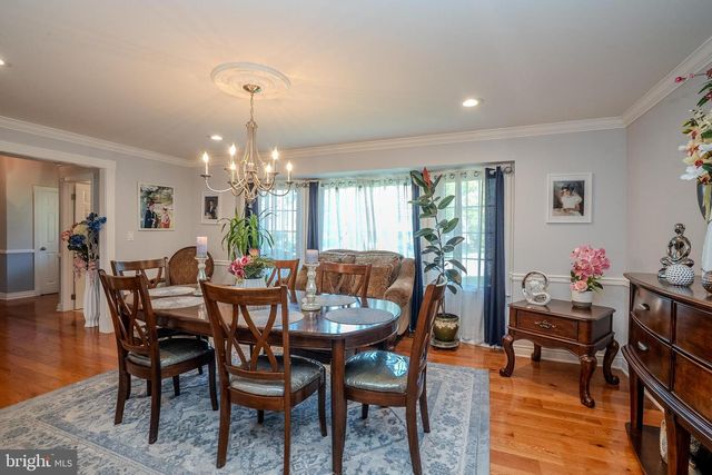 6 MILLSTONE DR, Cranbury, NJ 08512