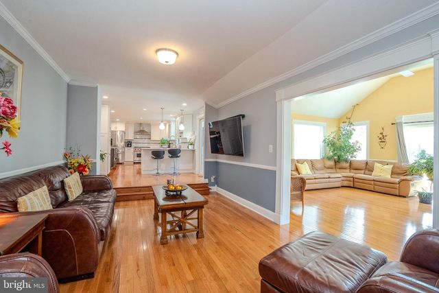 6 MILLSTONE DR, Cranbury, NJ 08512