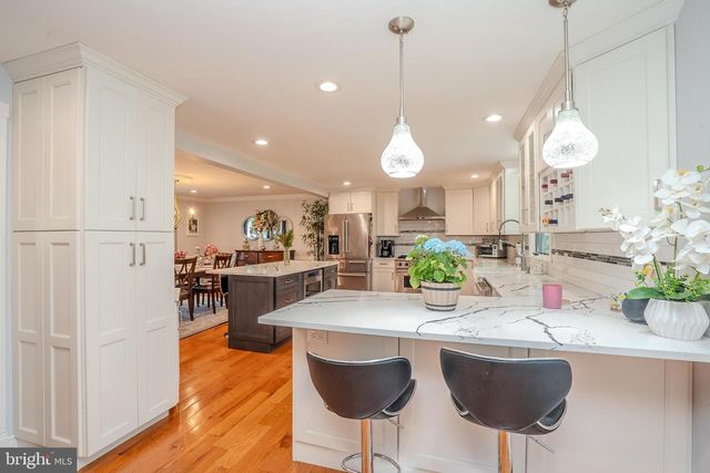 6 MILLSTONE DR, Cranbury, NJ 08512
