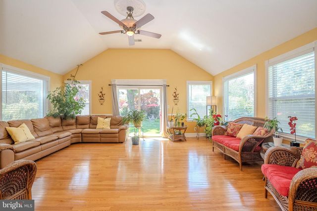 6 MILLSTONE DR, Cranbury, NJ 08512