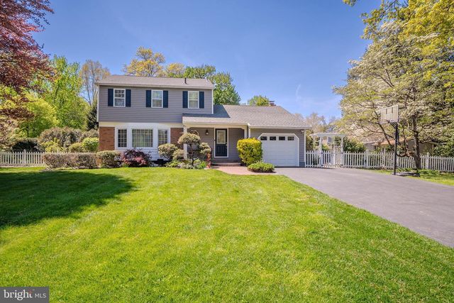 6 MILLSTONE DR, Cranbury, NJ 08512