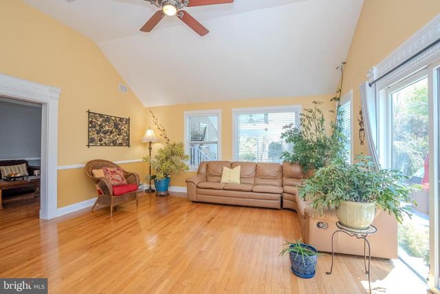 6 MILLSTONE DR, Cranbury, NJ 08512
