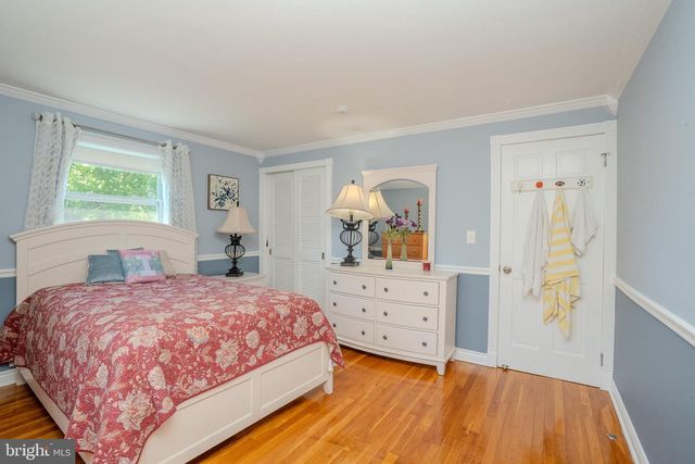 6 MILLSTONE DR, Cranbury, NJ 08512