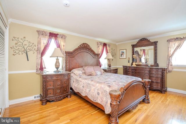 6 MILLSTONE DR, Cranbury, NJ 08512