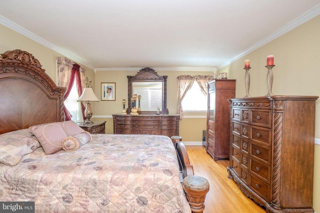 6 MILLSTONE DR, Cranbury, NJ 08512