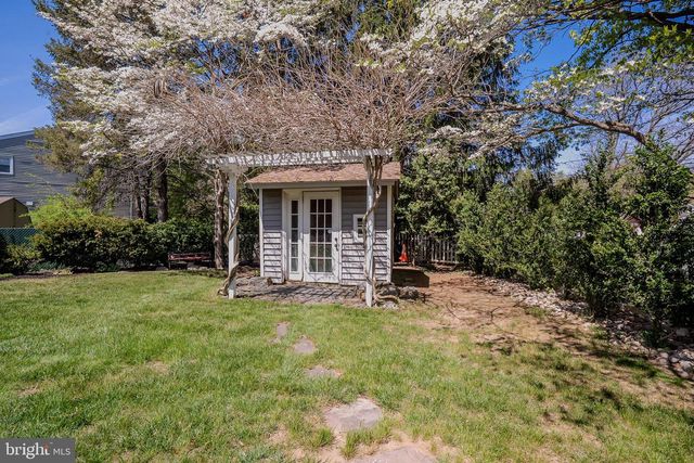 6 MILLSTONE DR, Cranbury, NJ 08512
