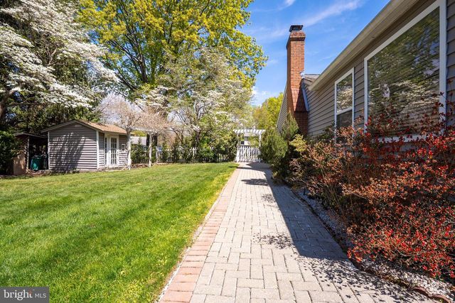 6 MILLSTONE DR, Cranbury, NJ 08512