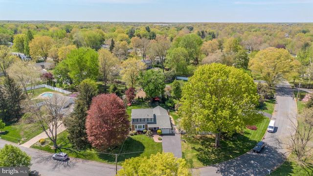 6 MILLSTONE DR, Cranbury, NJ 08512