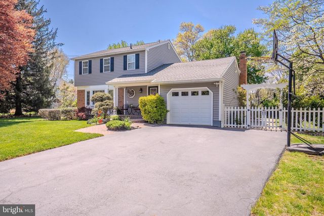 6 MILLSTONE DR, Cranbury, NJ 08512