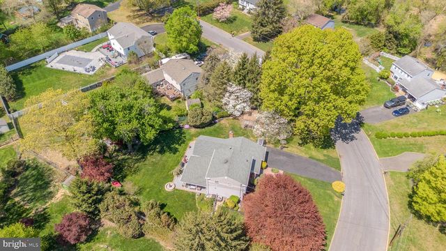 6 MILLSTONE DR, Cranbury, NJ 08512