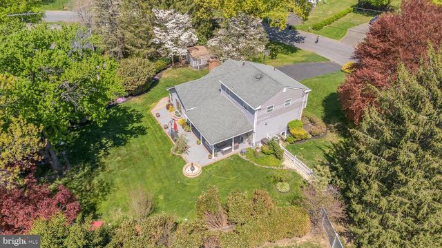 6 MILLSTONE DR, Cranbury, NJ 08512