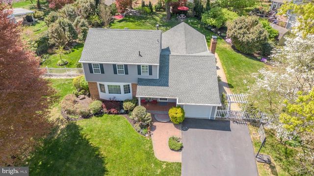 6 MILLSTONE DR, Cranbury, NJ 08512