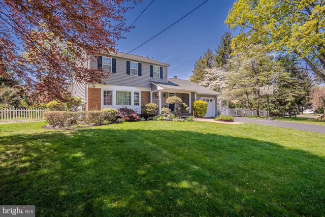 6 MILLSTONE DR, Cranbury, NJ 08512