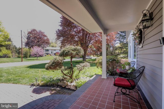 6 MILLSTONE DR, Cranbury, NJ 08512