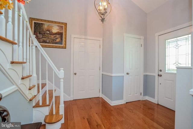 6 MILLSTONE DR, Cranbury, NJ 08512