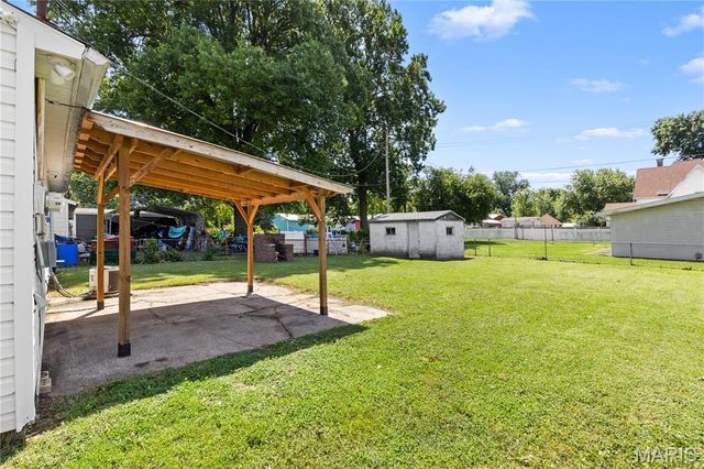 2404 Meadowlane Drive, Mitchell, IL 62040