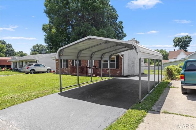 2404 Meadowlane Drive, Mitchell, IL 62040