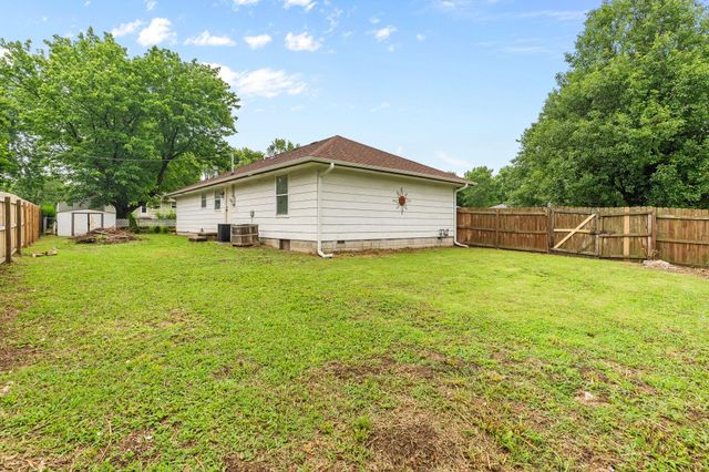 137 N Wynwood Avenue, Republic, MO 65738
