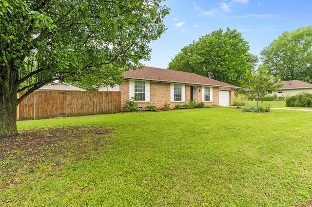 137 N Wynwood Avenue, Republic, MO 65738