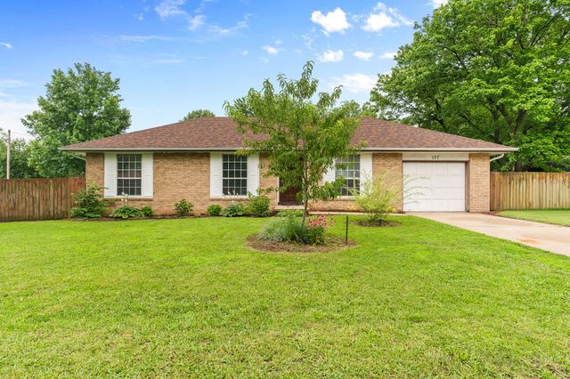 137 N Wynwood Avenue, Republic, MO 65738