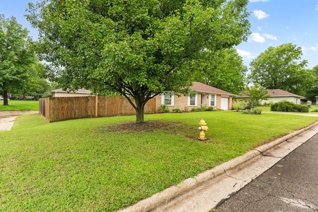 137 N Wynwood Avenue, Republic, MO 65738