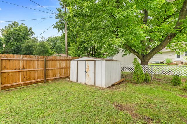137 N Wynwood Avenue, Republic, MO 65738