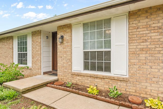 137 N Wynwood Avenue, Republic, MO 65738