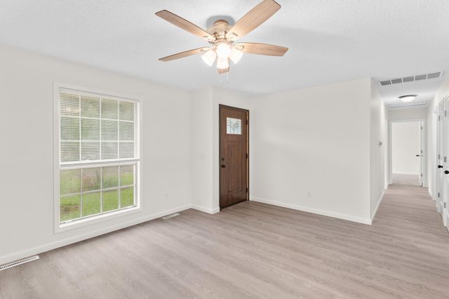 137 N Wynwood Avenue, Republic, MO 65738