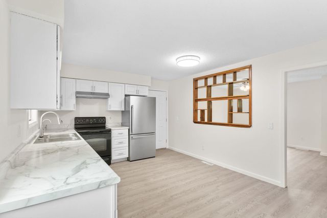 137 N Wynwood Avenue, Republic, MO 65738