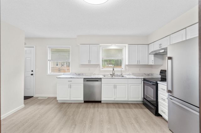 137 N Wynwood Avenue, Republic, MO 65738