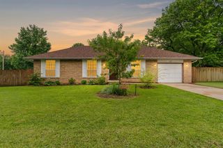 137 N Wynwood Avenue, Republic, MO 65738