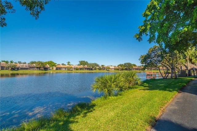 1100 Colony Point Circle 105, Pembroke Pines, FL 33026