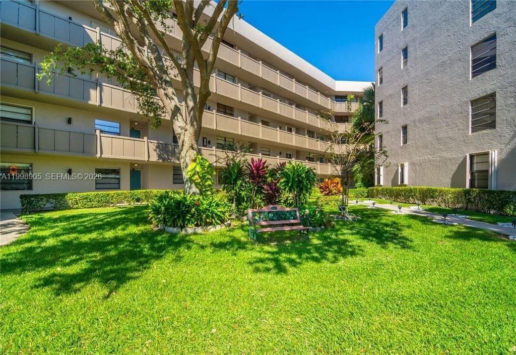 1100 Colony Point Circle 105, Pembroke Pines, FL 33026