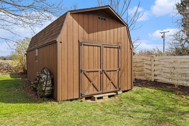 55019 N Fisher Lake Road, Three Rivers, MI 49093