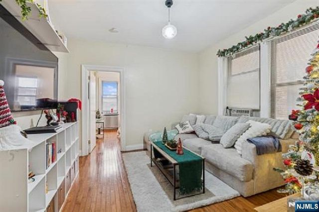 527-529 34th C3, Union City, NJ 07087