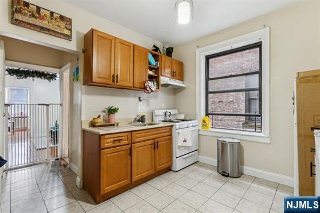 527-529 34th C3, Union City, NJ 07087