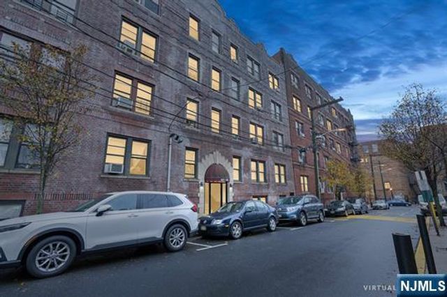 527-529 34th C3, Union City, NJ 07087