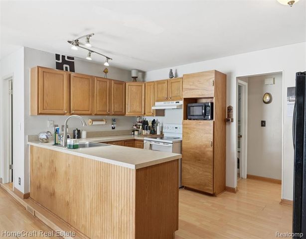 750 Southampton Court, Auburn Hills, MI 48326