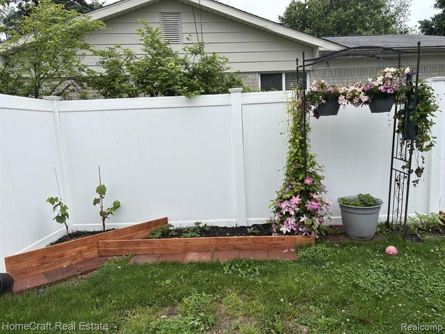 750 Southampton Court, Auburn Hills, MI 48326