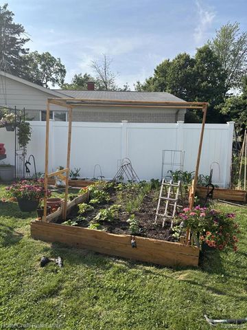 750 Southampton Court, Auburn Hills, MI 48326