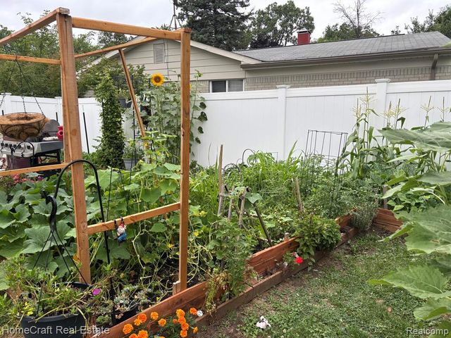 750 Southampton Court, Auburn Hills, MI 48326