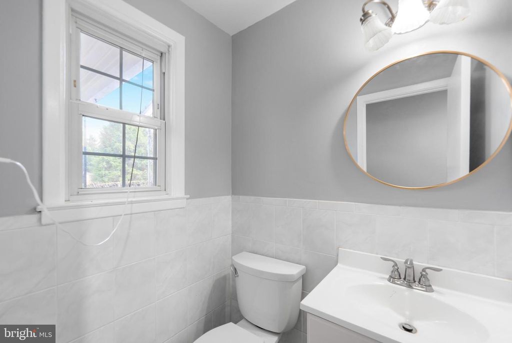 Image 11 of property listing at 1302 CROWNFIELD CT, Baltimore, MD 21239