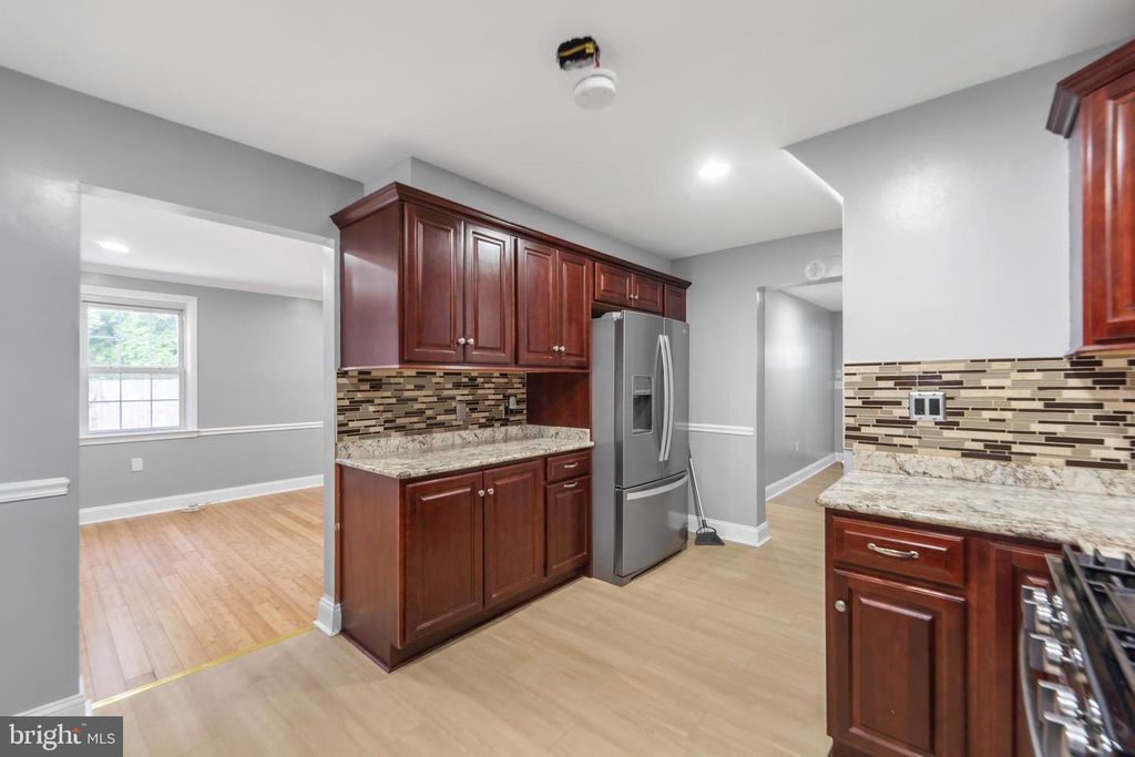 Image 15 of property listing at 1302 CROWNFIELD CT, Baltimore, MD 21239