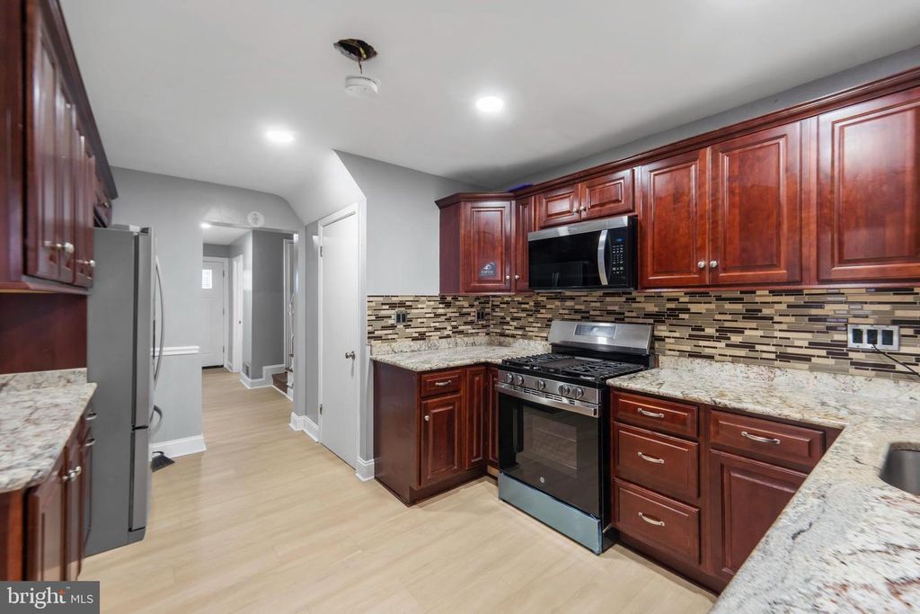 Image 16 of property listing at 1302 CROWNFIELD CT, Baltimore, MD 21239