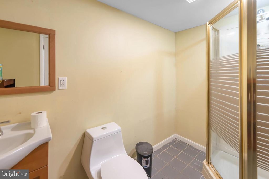 Image 18 of property listing at 1302 CROWNFIELD CT, Baltimore, MD 21239